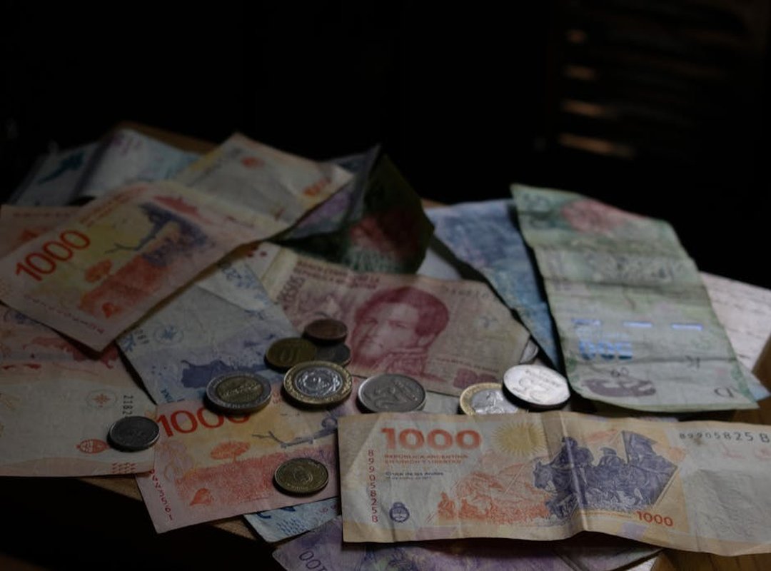 3 Smart Ways to Convert Your Pesos and Avoid Fees